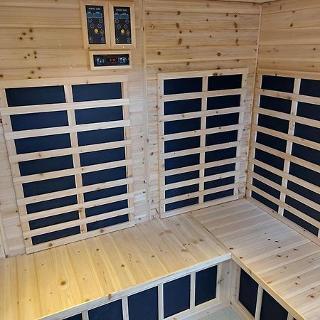 Hotel Les Jardins De Bormes, Sauna & Jacuzzi Bagian luar foto