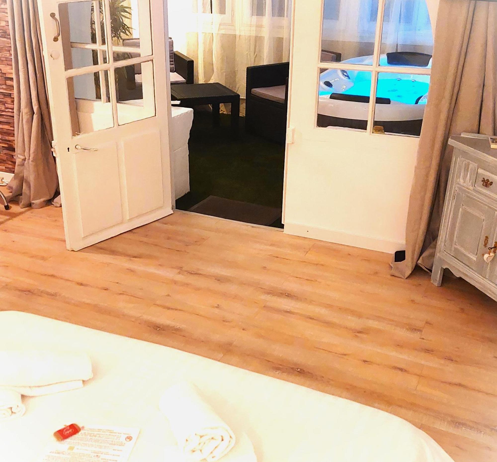 Hotel Les Jardins De Bormes, Sauna & Jacuzzi Ruang foto
